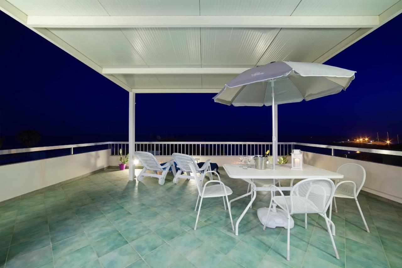 Archimede, Appartamento Con Vista In Centro A Marina Di Ragusa Exterior photo