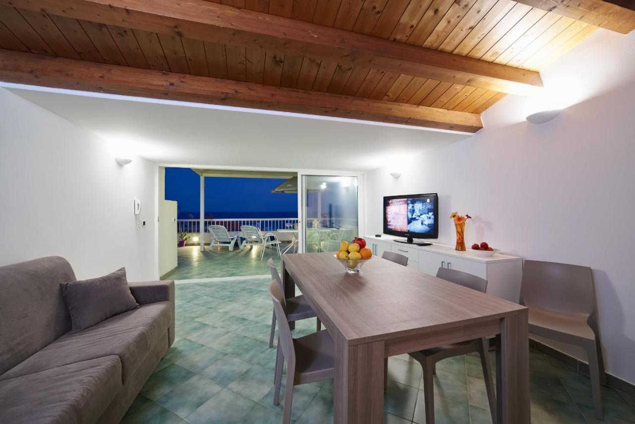 Archimede, Appartamento Con Vista In Centro A Marina Di Ragusa Exterior photo